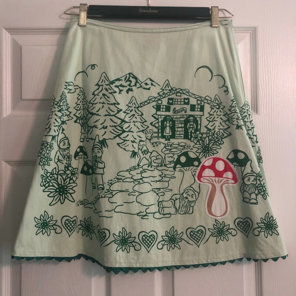 MADE WITH LOVE BY HANNAH Schwarzwalder Skirt